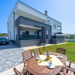Apartment Domus Alba, Pula